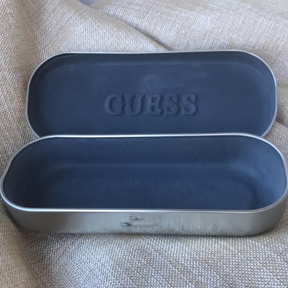Guess Eyewear Metal Case - Picture 2 of 7